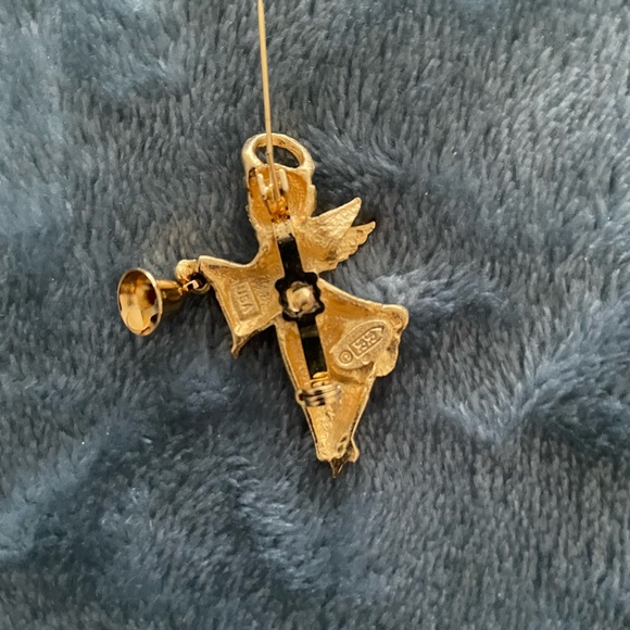 Vintage EUC Robyn Rush Christmas angel pin with movable dangling bell - Picture 2 of 7